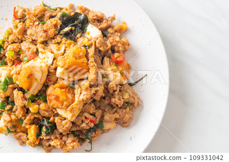 Stir Fried Minced Pork with Salted Egg Stir Fried Minced Pork with Salted Egg 109331042