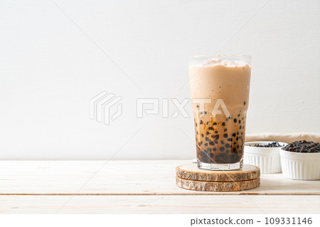 Taiwan milk tea with bubbles Taiwan milk tea with bubbles 109331146