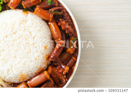 Stir-fried squid or octopus with Korean spicy sauce rice bowl Stir-fried squid or octopus with Korean spicy sauce rice bowl 109331147