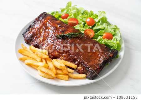 grilled and barbecue ribs pork 109331155