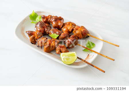 grilled chicken gizzard skewer with herbs and spices grilled chicken gizzard skewer with herbs and spices 109331194
