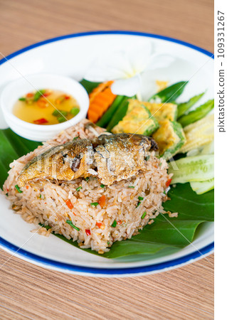 Thai shrimp paste fried rice with fried mackerel 109331267