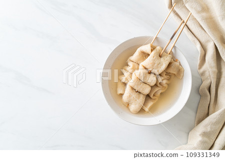 Odeng - Korean fish cake skewer in soup 109331349