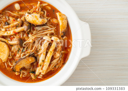 Stir-fried Spicy Mushroom with Tom Yum Soup 109331383