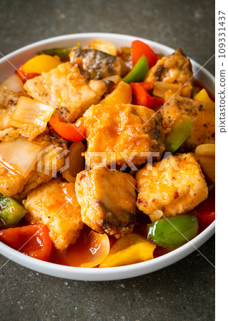 fish stew with tomato and pepper 109331437