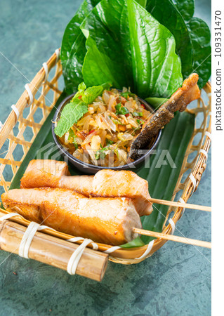 pomelo salad with grilled salmon pomelo salad with grilled salmon 109331470