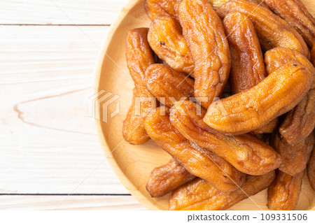 sun dried banana on plate 109331506