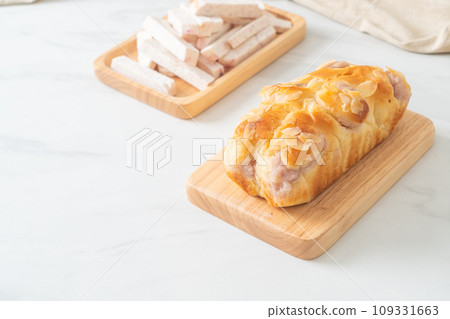 taro toast bread on wood board taro toast bread on wood board 109331663