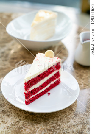 red velvet cake on plate 109331686