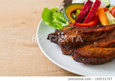 barbecue pork spare ribs with vegetables barbecue pork spare ribs with vegetables 109331707