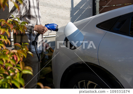 Setting up a charger in a PHEV car Setting up a charger in a PHEV car 109331874
