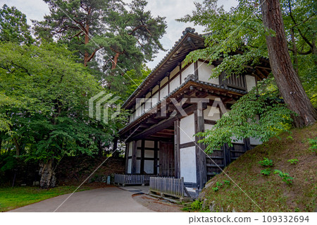 青森弘前城二之丸東門（東內門） 109332694