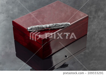 Fountain pen on marble and gray background. Gift concept. 109333291