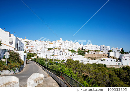 Beautiful view on Vejer de la Frontera, Spain, Andalusia region, Costa de la Luz, Cadiz district, White Towns, Iberian Peninsula, Old town. Ruta de los Pueblos Blancos Beautiful view on Vejer de la Frontera, Spain, Andalusia region, Costa de la Luz, Cadiz district, White Towns, Iberian Peninsula, Old town. Ruta de los Pueblos Blancos 109333895
