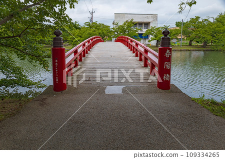 青森弘前城春陽橋橫跨西護城河 109334265