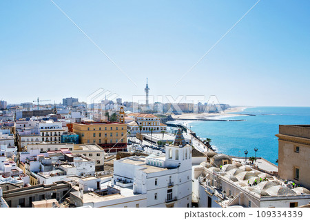 Cadiz Cathedral, Spain with an free view on the rooftops of the city Cadiz Cathedral, Spain with an free view on the rooftops of the city 109334339