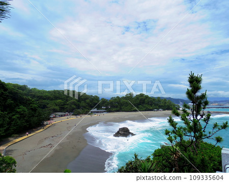 Katsurahama seen from Cape Ryuo (Kochi City, Kochi Prefecture) 109335604