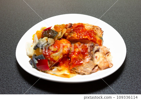 chicken with tomato sauce chicken with tomato sauce 109336114