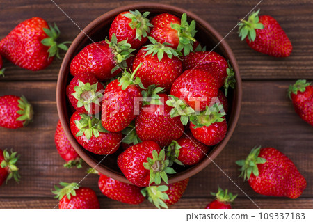 Fresh strawberries in a bowl on wooden table. Strawberry in a Bowl. Top view 109337183