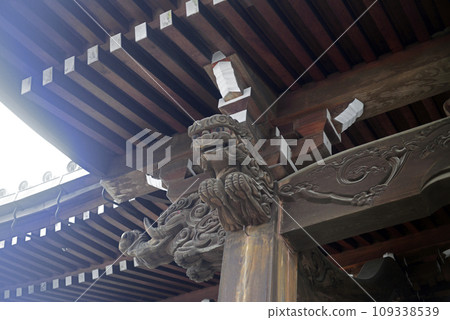 Wooden nose of Itami Henshoin main hall Wooden nose of Itami Henshoin main hall 109338539