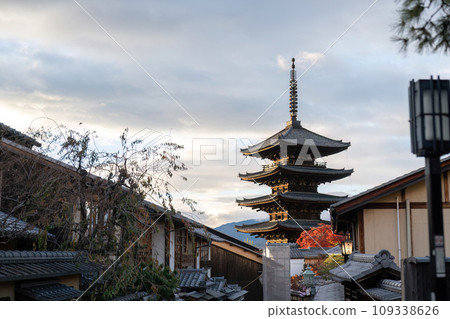Kyoto, Japan cityscape in Higashiyama historic district 109338626