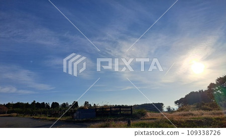 陽光明媚的日子裡的高原風景 陽光明媚的日子裡的高原風景 109338726