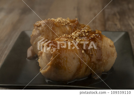 meat wrapped rice ball  109339110