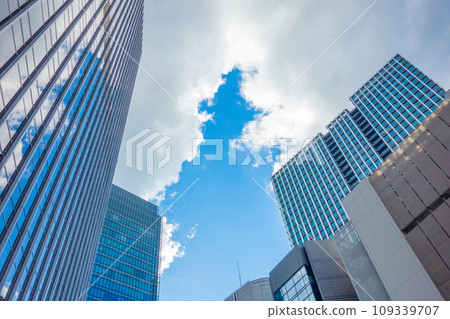 白天大阪站前大樓周圍的風景 白天大阪站前大樓周圍的風景 109339707