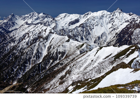 Spear of remaining snow and Hotaka mountain range seen from Mt. Otenyo in the Northern Alps Spear of remaining snow and Hotaka mountain range seen from Mt. Otenyo in the Northern Alps 109339739