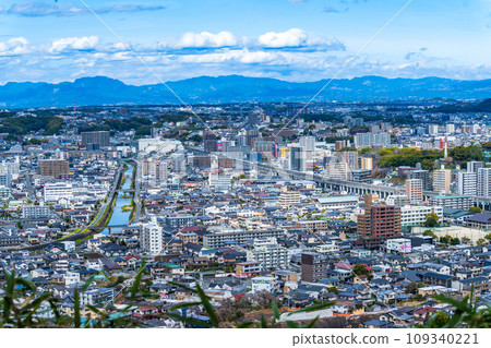 上熊本,櫻花季節,旅遊勝地花岡山觀景台欣賞城市景觀(熊本市) 上熊本,櫻花季節,旅遊勝地花岡山觀景台欣賞城市景觀(熊本市) 109340221