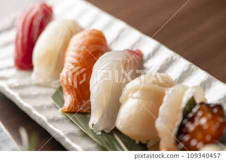 新鮮美味的握壽司 新鮮美味的握壽司 109340457