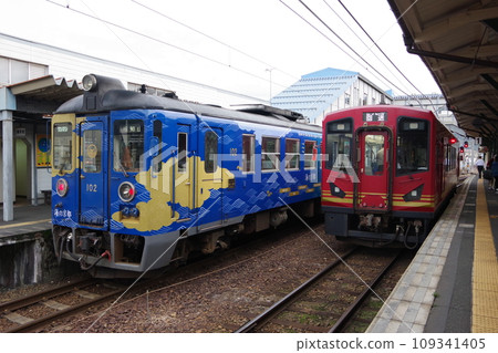 Kyoto Tango Railway Miyazu Station KTR100 type and KTR300 type Kyoto Tango Railway Miyazu Station KTR100 type and KTR300 type 109341405