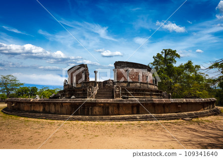 Ancient Vatadage (Buddhist stupa) in Polonnaruwa, Sri Lanka Ancient Vatadage (Buddhist stupa) in Polonnaruwa, Sri Lanka 109341640