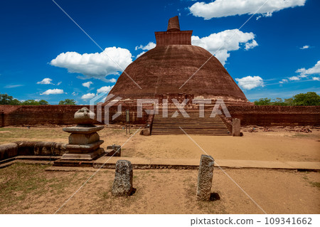 Jetavaranama dagoba ancient buddhist stupa. Anuradhapura, Sri Lanka Jetavaranama dagoba ancient buddhist stupa. Anuradhapura, Sri Lanka 109341662