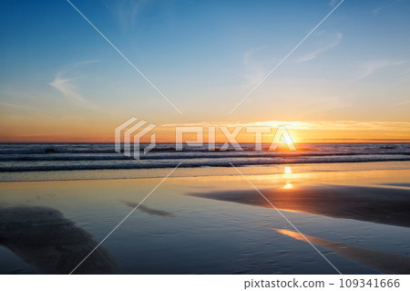 Atlantic ocean sunset with surging waves at Fonte da Telha beach, Costa da Caparica, Portugal 109341666