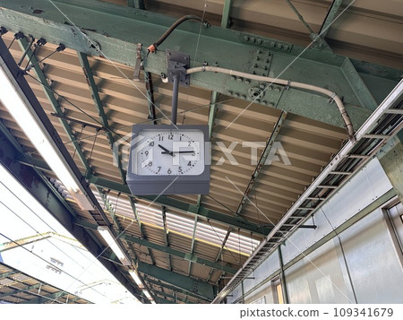 Station's home watch 109341679