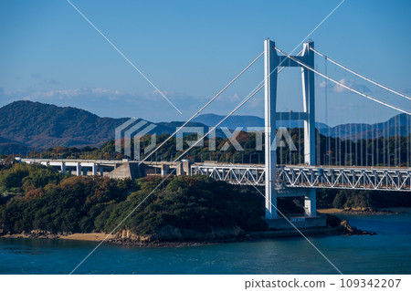 從日本岡山縣倉敷市鷲羽山看到的瀨戶大橋 109342207