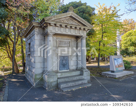 Japan Standard Origin Marker and Stone Monument in Chiyoda Ward, Tokyo 109342610
