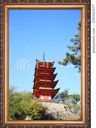 發光在藍天的五層塔 發光在藍天的五層塔 109342877