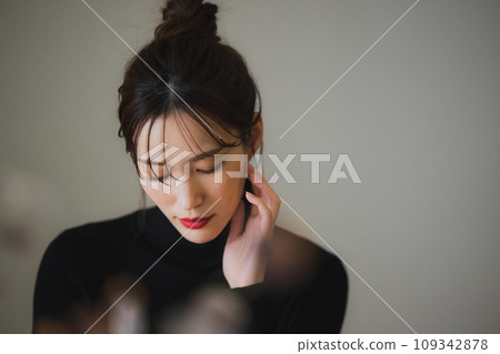 黑色針織女 109342878