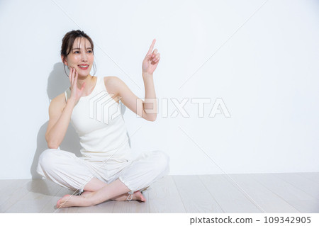 運動裝的女性 運動裝的女性 109342905