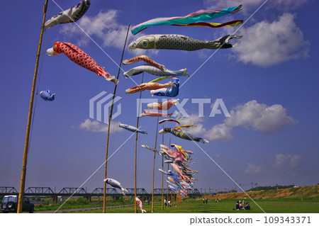 游泳在天空的鯉魚飄帶 109343371