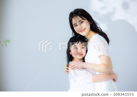 Girl hugging her mother 109343553