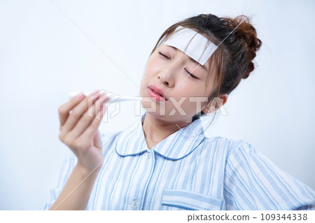 不適的女人的形象 不適的女人的形象 109344338