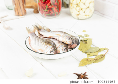 raw fish with lemon, spices and oil 109344561
