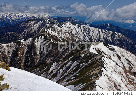 The remaining snow on the ridgeline towards Mt. Tsubaku seen from Mt. Otenyo in the Northern Alps 109346451