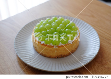 霍爾烘焙的起司蛋糕,上面有大量的陽光玫瑰香 霍爾烘焙的起司蛋糕,上面有大量的陽光玫瑰香 109346776