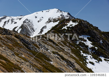 Mt. Otenyo-dake with remaining snow seen from the Omote Ginza Traverse Route Mt. Otenyo-dake with remaining snow seen from the Omote Ginza Traverse Route 109346861