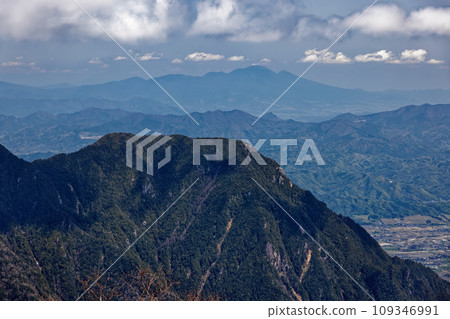 Mt. Ariake and Mt. Asama seen from the Omote Ginza Traverse Trail in the Northern Alps with residual snow Mt. Ariake and Mt. Asama seen from the Omote Ginza Traverse Trail in the Northern Alps with residual snow 109346991