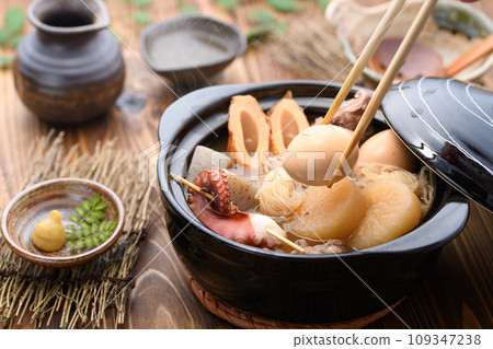 Oden with various ingredients simmered in a clay pot Oden with various ingredients simmered in a clay pot 109347238